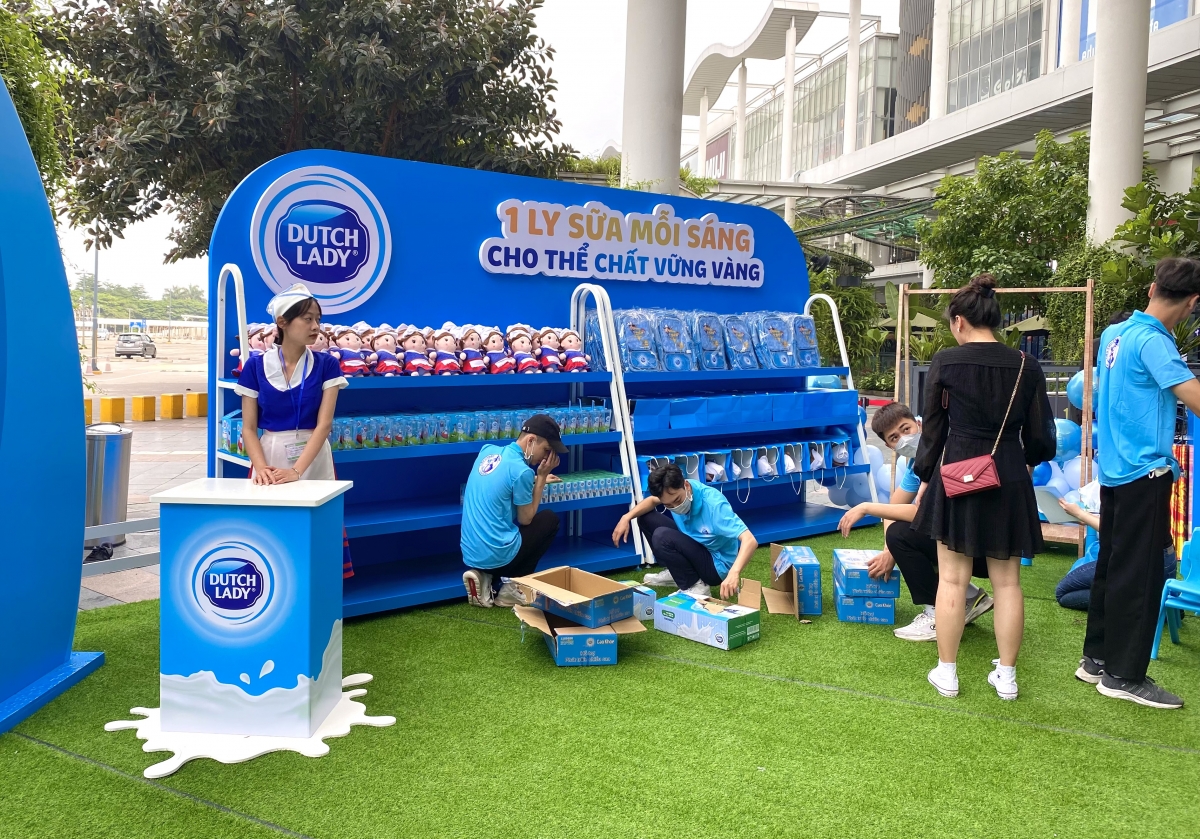 Khu vực bày các sản phẩm quà tặng dành cho bé.