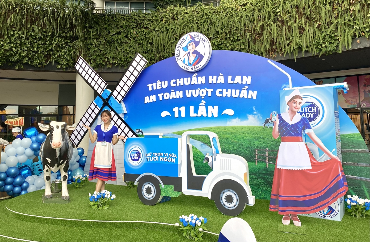 Đây là nơi mà các bé sẽ được mặc trang phục truyền thống của Cô Gái Hà Lan và bác nông dân để chụp hình tại quầy 3D nông trại Hà Lan.