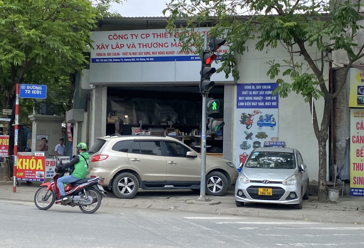 Giá nhiên liệu tăng cao đã ảnh hưởng lớn đến thu nhập của tài xế taxi, xe công nghệ và gián tiếp ảnh hưởng đến khách hàng.