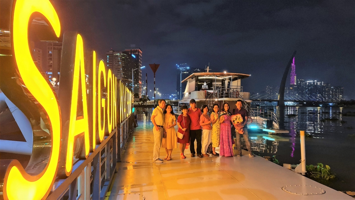Tour du thuyền TP.HCM vừa được ra mắt để phục vụ mùa cao điểm hè.