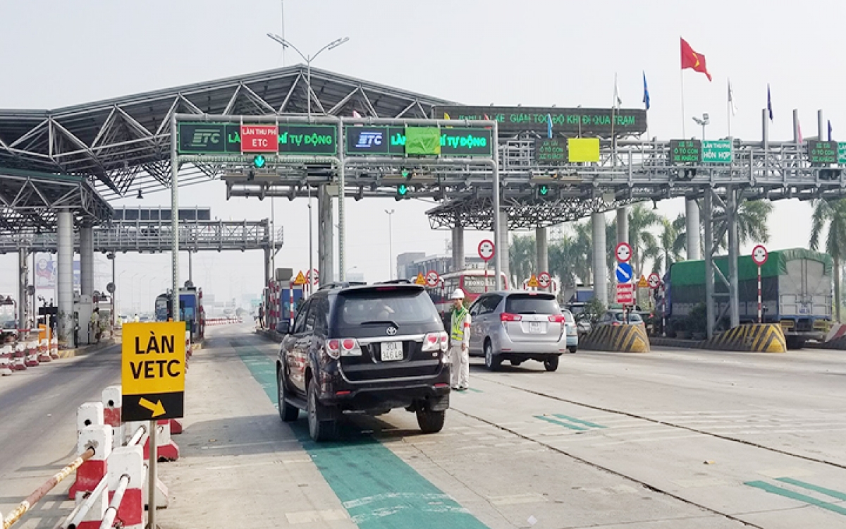 Chỉ 60% trong 2,7 triệu xe có dán thẻ ETC nạp tiền vào tài khoản, 40% còn lại không nạp tiền nên không thể áp dụng thu phí không dừng.