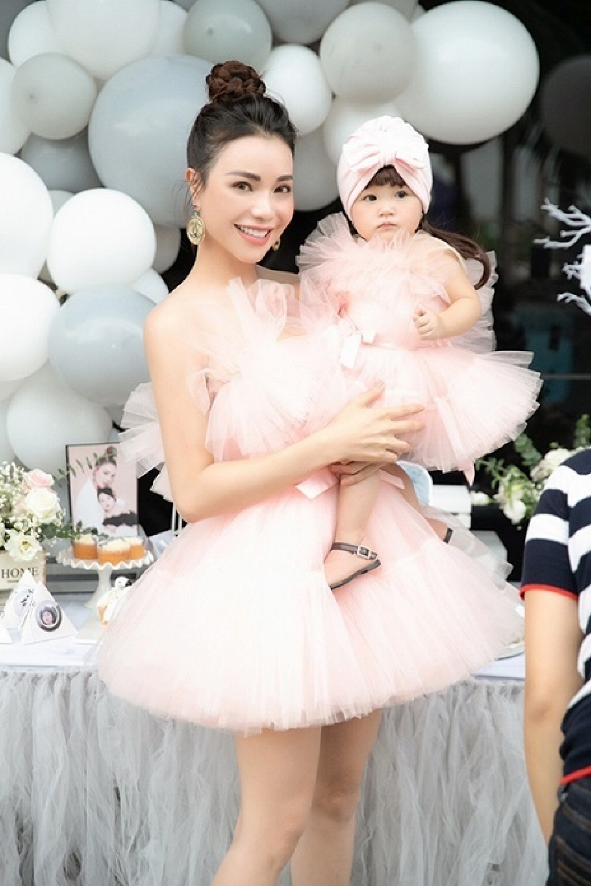 Trà Ngọc Hằng từng trải qua nhiều cay đắng khi làm mẹ đơn thân.
