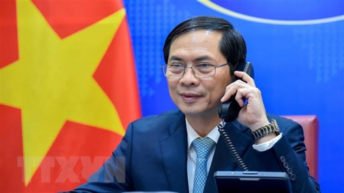 Bộ trưởng Ngoại giao Bùi Thanh Sơn đã điện đàm với Phó Chủ tịch Ủy ban Châu Âu. Ảnh: TTXVN