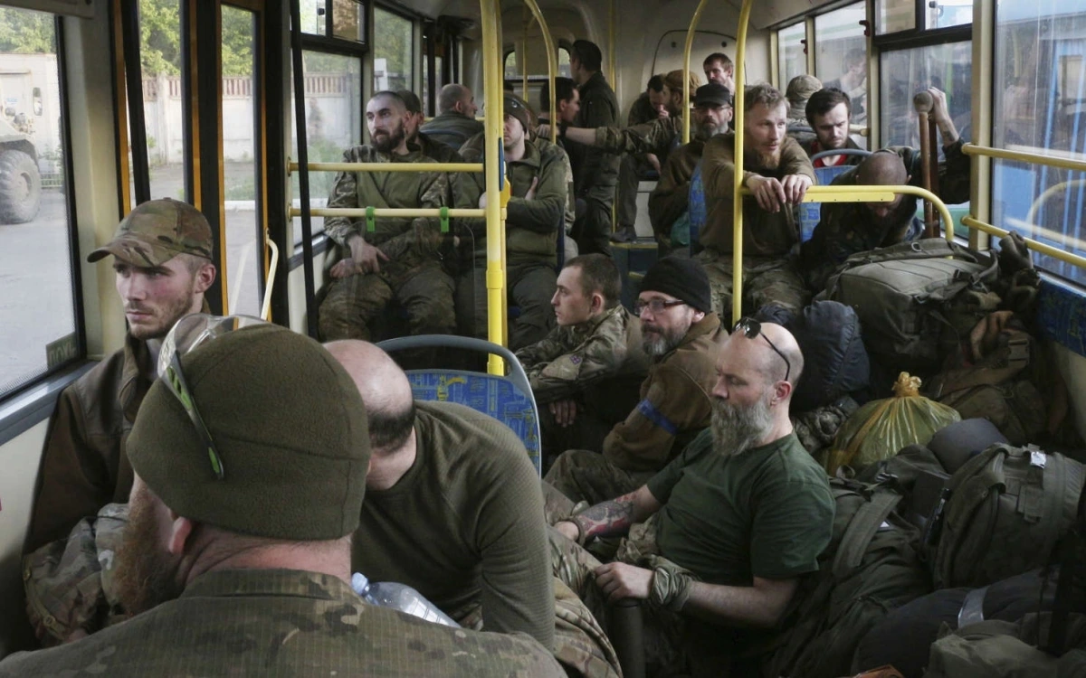 Môt nhóm tù binh Ukraine bị Nga bắt trước đây. Ảnh: Getty.