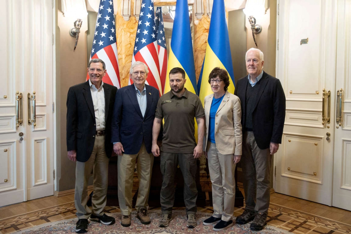 Phái đoàn Thượng viện Mỹ gặp Tổng thống Ukraine Zelensky. Ảnh: Reuters