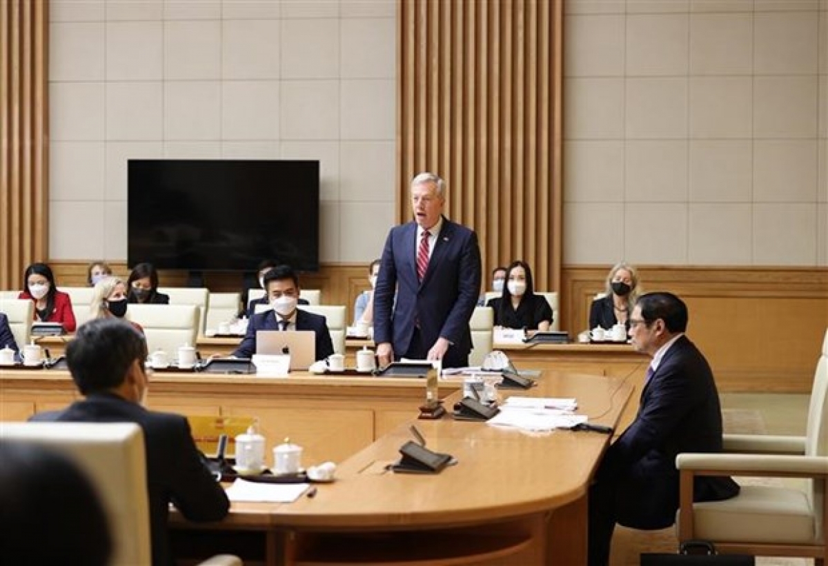 Ông Ted Osius, Chủ tịch kiêm Tổng Giám đốc Hội đồng kinh doanh Hoa Kỳ-ASEAN phát biểu trong cuộc gặp Thủ tướng Phạm Minh Chính, tại Hà Nội chiều 8/3/2022. Đại diện Hội đồng doanh nghiệp Hoa Kỳ-ASEAN cho biết các doanh nghiệp Hoa Kỳ đánh giá cao nỗ lực cải thiện môi trường đầu tư của Chính phủ và cam kết tiếp tục mở rộng đầu tư, sản xuất tại Việt Nam. (Ảnh: TTXVN)
