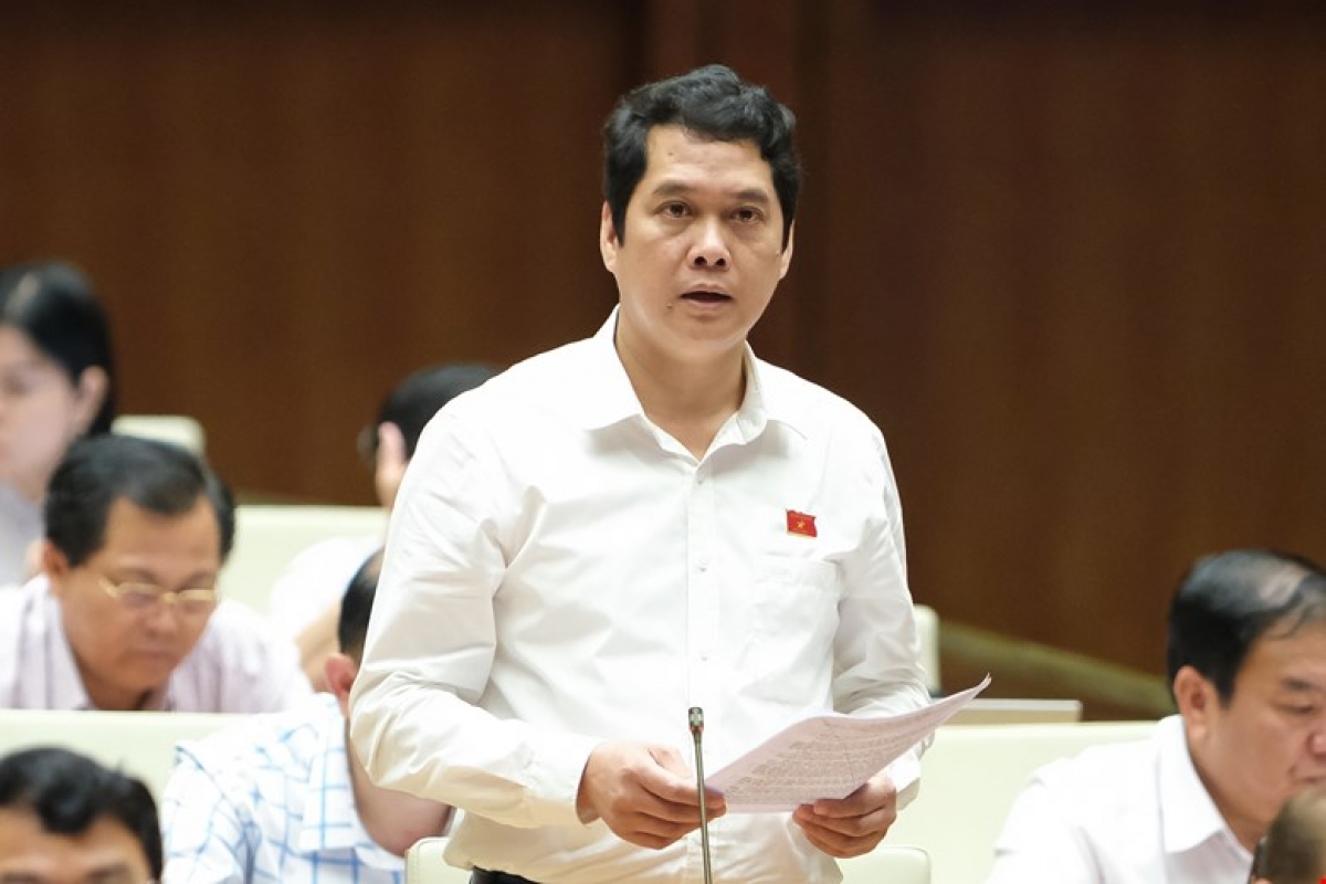 Đại biểu Quốc hội thảo luận trên Hội trường tại Kỳ họp thứ 3