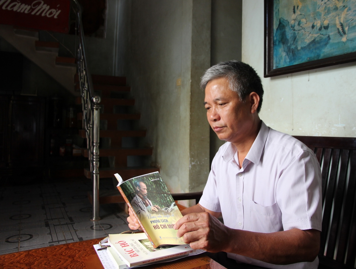 Ông Nguyễn Thanh Hải, Bí thư Chi bộ Tổ dân phố Liên Cư, thị trấn nông trường Lệ Ninh, huyện Lệ Thủy, tỉnh Quảng Bình học.