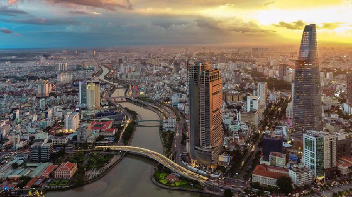 Giá thuê văn phòng tại TP.HCM ngang ngửa với Berlin hay Đài Bắc. Ảnh minh họa: Reuters