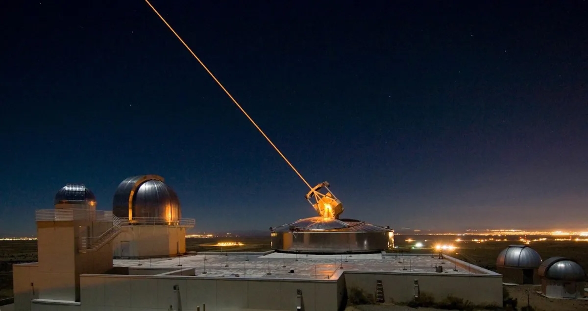 Nhiều nước đang chạy đua phát triển vũ khí laser có khả năng bắn hạ tên lửa. Ảnh minh họa: Twitter