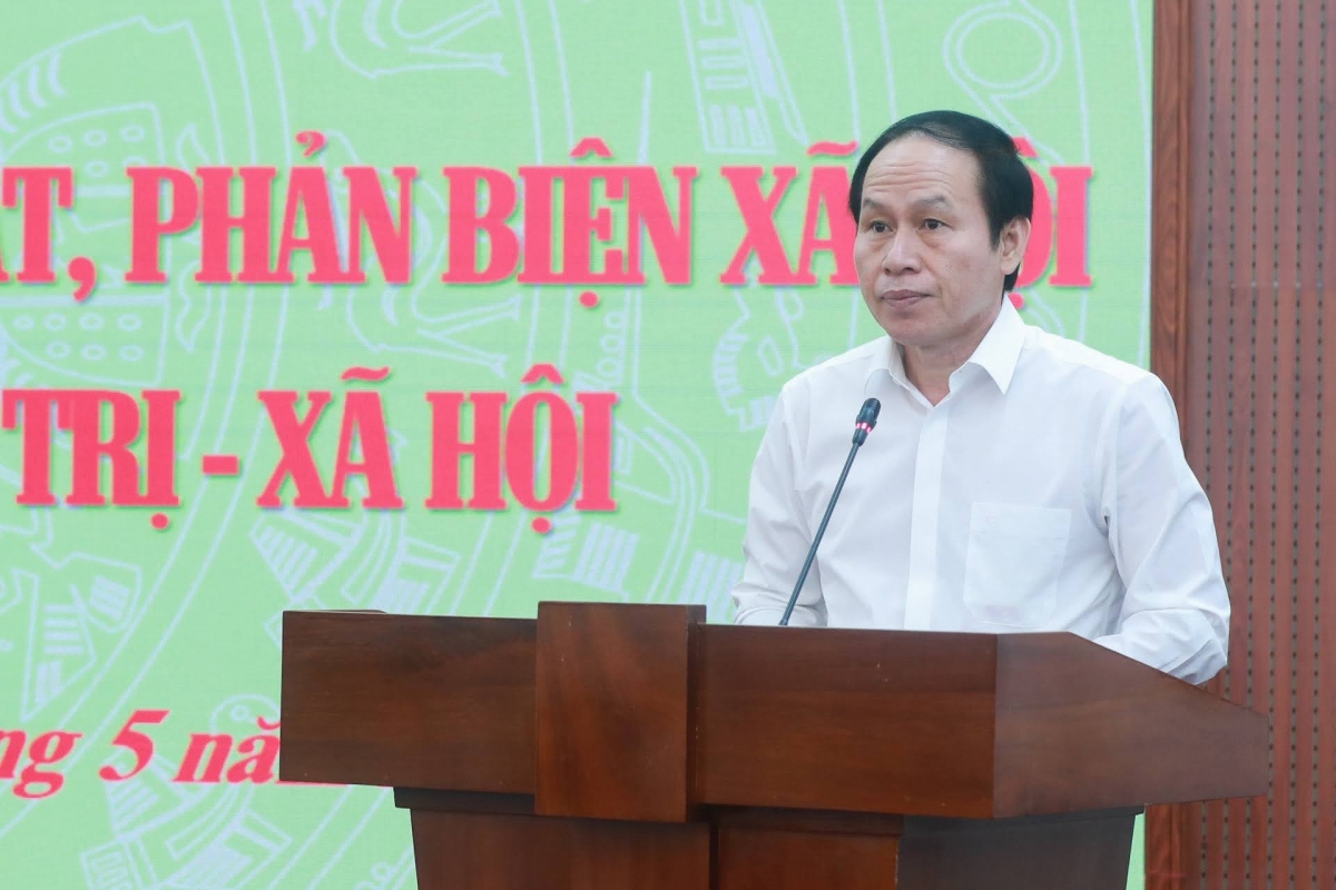 Phó Chủ tịch - Tổng Thư ký Lê Tiến Châu phát biểu đề dẫn tại Hội thảo.