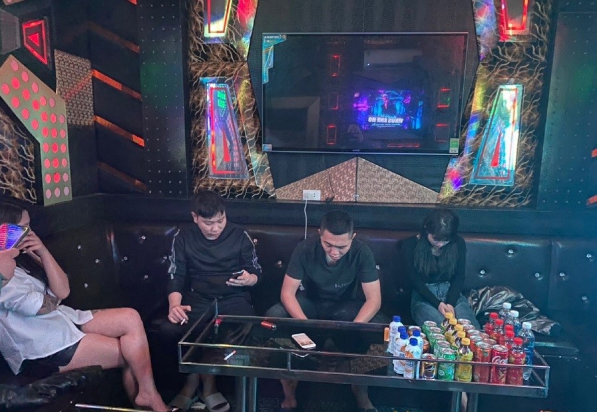lang son bai tru tu diem ma tuy nup bong karaoke, vu truong hinh anh 3