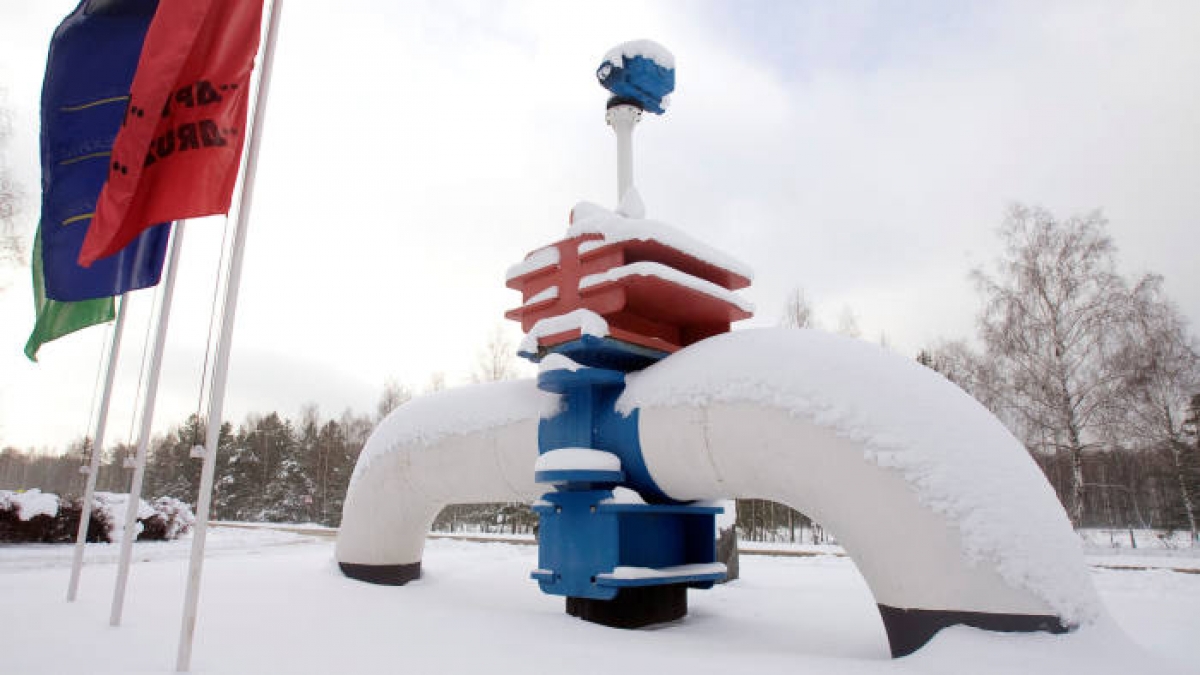 Một trạm vận chuyển dầu thô của Nga sang châu Âu qua Belarus. Ảnh: Reuters
