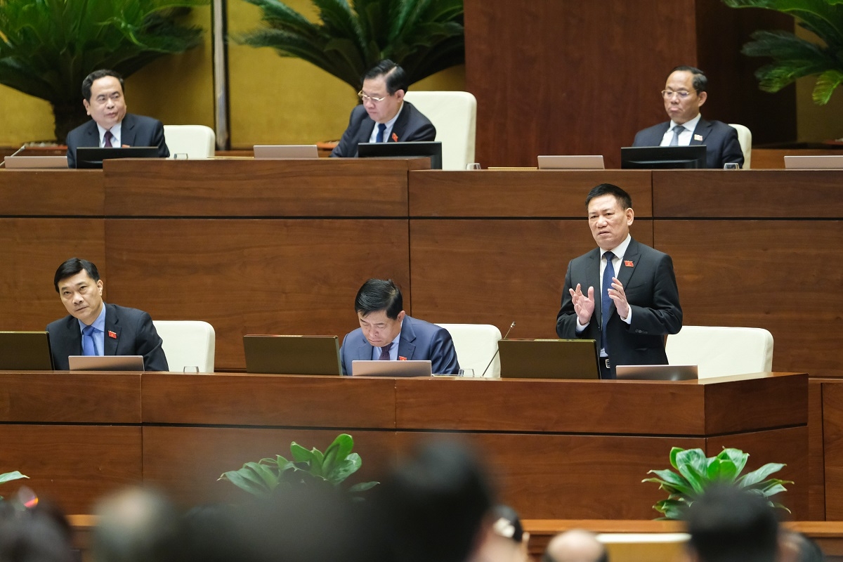 Bộ trưởng Bộ Tài chính Hồ Đức Phớc phát biểu giải trình một số nội dung đại biểu Quốc hội chất vấn