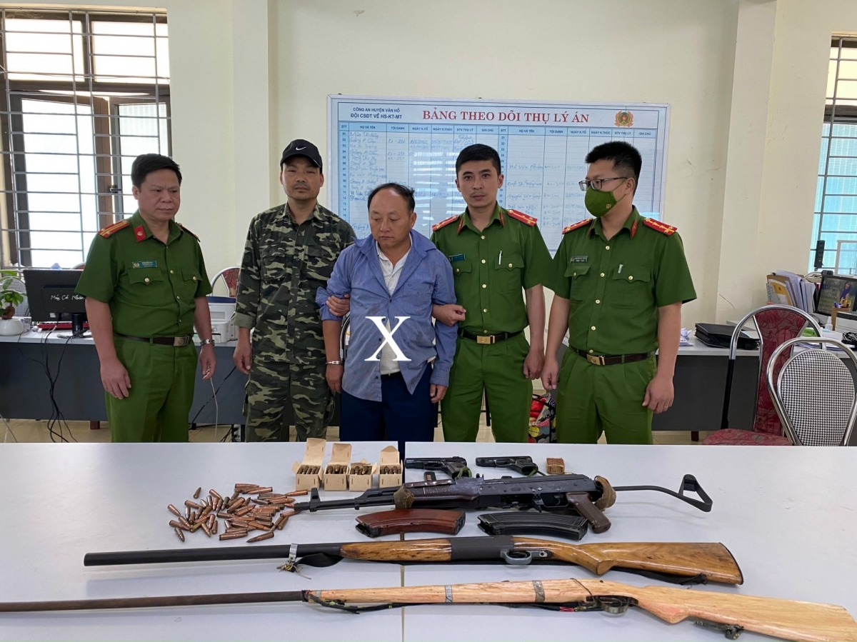 bat doi tuong truy na dac biet nguy hiem, thu giu nhieu vu khi nong hinh anh 2