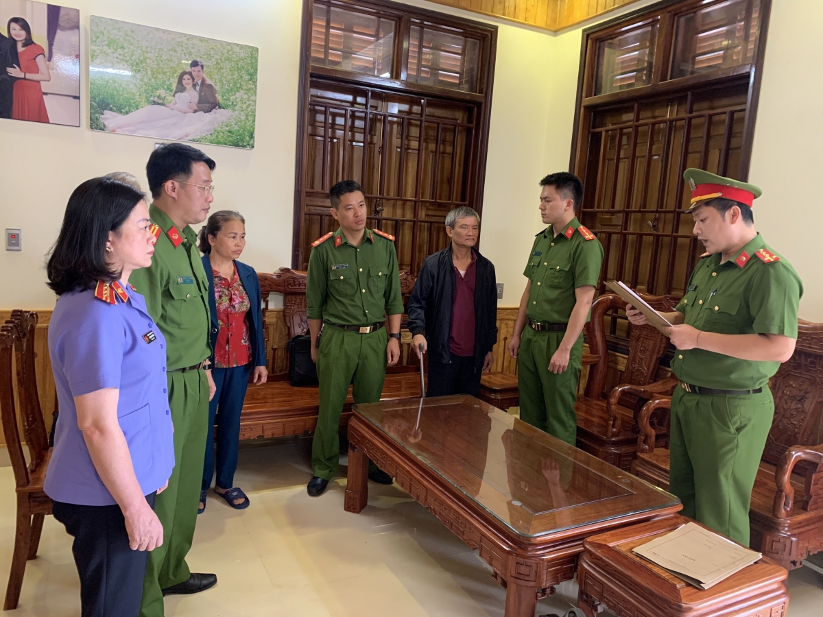 bắt nguyên giám đốc công ty dâu tằm mộc châu hình ảnh 1 bat nguyen giam doc cong ty dau tam moc chau hinh anh 1