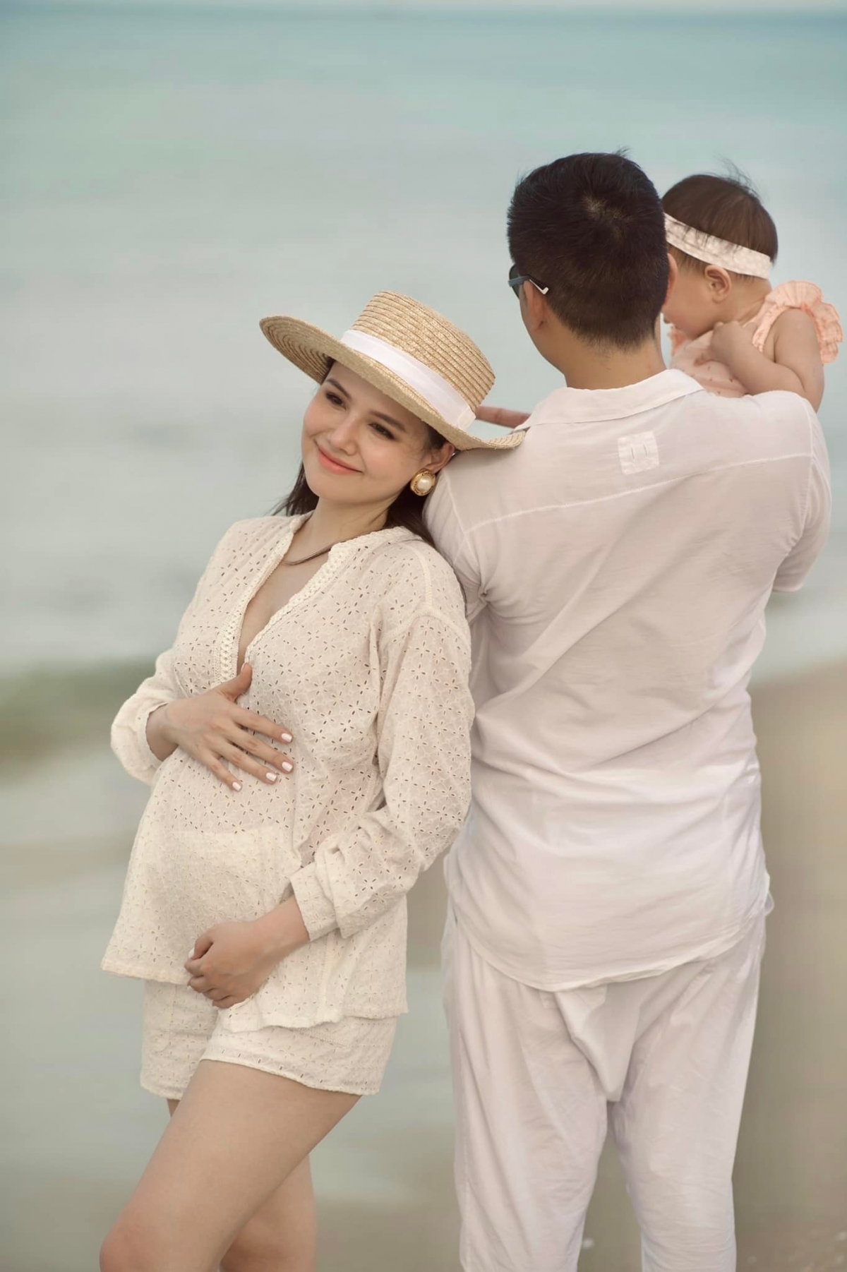 phanh lee khoe ảnh bầu lần 2 với ông xã đại gia bất động sản hình ảnh 1 phanh lee khoe anh bau lan 2 voi ong xa dai gia bat dong san hinh anh 1
