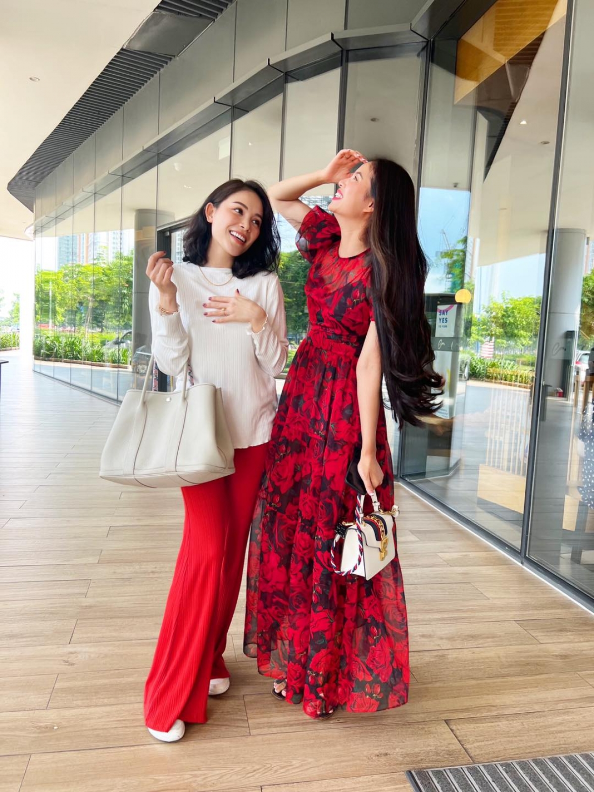 pham huong van dep rang ro, vui ve gap ban be ngay tro ve viet nam hinh anh 4