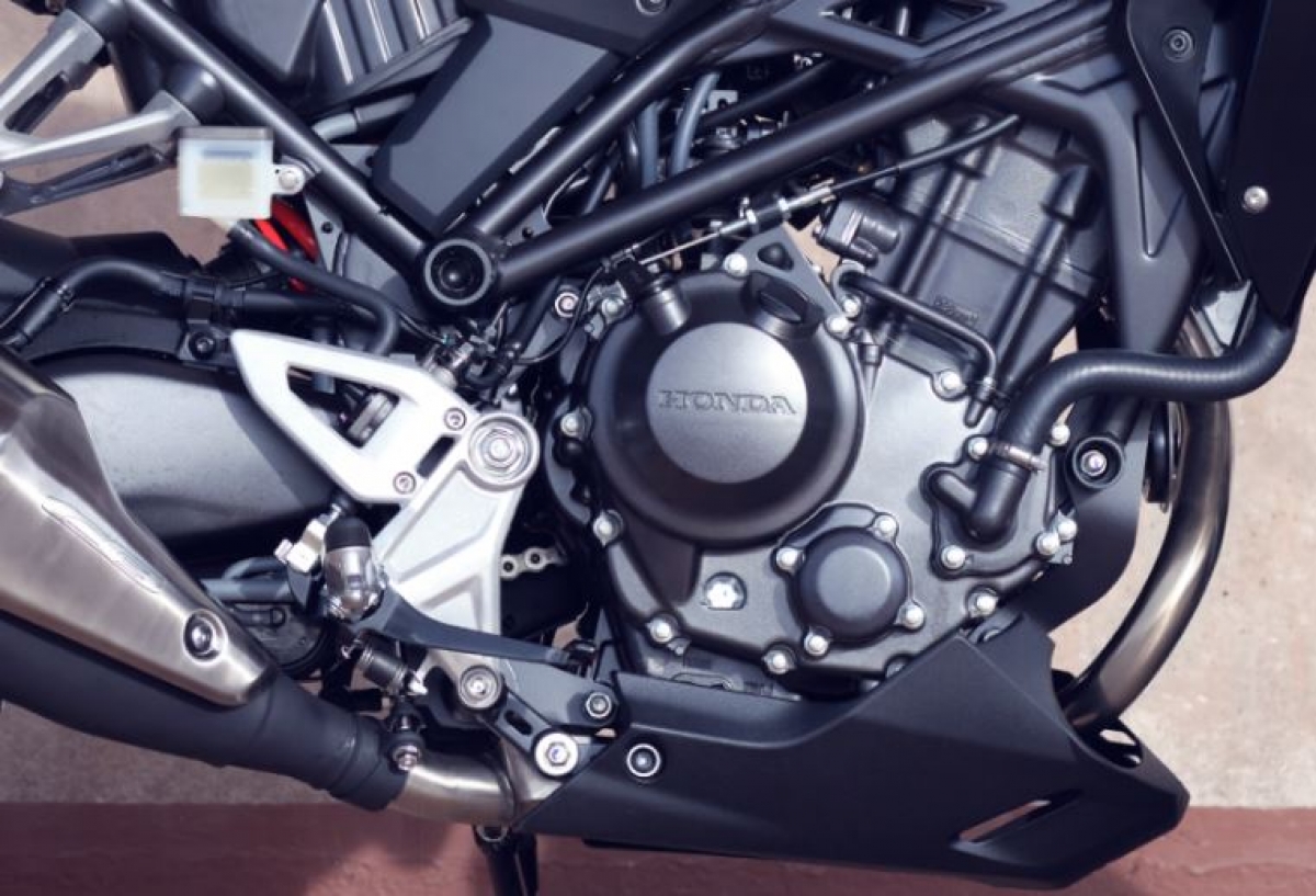 honda cb250r 2022 duoc nang cap phuoc va man hinh lcd hinh anh 2