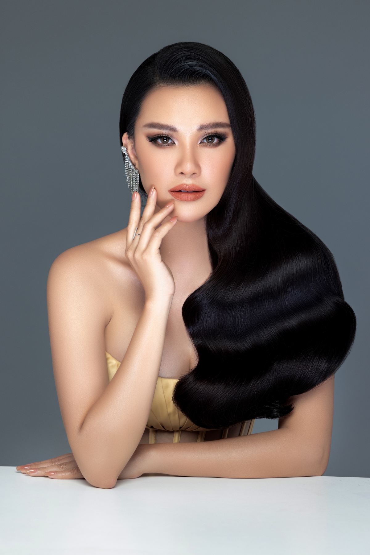 A hau kim duyen toi se gianh vuong mien hoa hau sieu quoc gia dau tien hinh anh 4