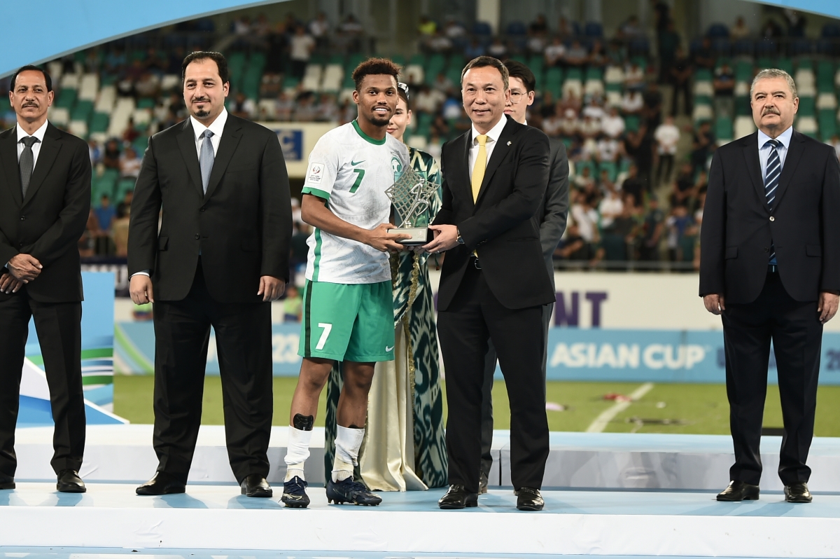 lãnh đạo vff trao giải cho cầu thủ xuất sắc nhất vck u23 châu Á 2022 hình ảnh 1 lanh dao vff trao giai cho cau thu xuat sac nhat vck u23 chau A 2022 hinh anh 1