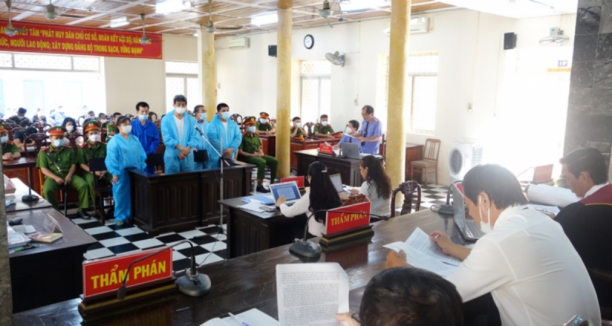 xét xử nhóm đối tượng buôn lậu 180 tấn đường cát tại an giang hình ảnh 1 xet xu nhom doi tuong buon lau 180 tan duong cat tai an giang hinh anh 1