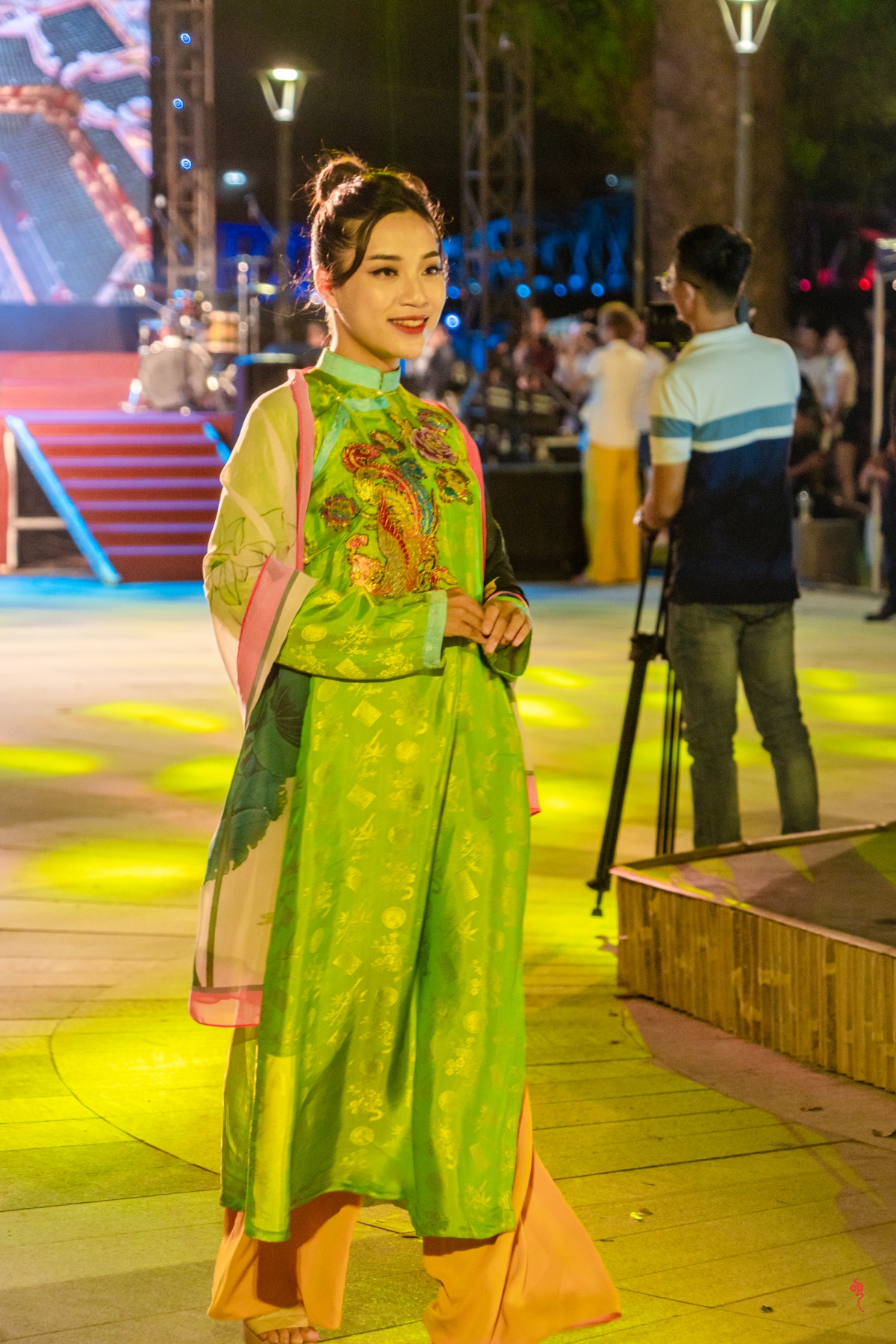 ntk viet bao ra mat bo suu tap moi trong ngay hoi sen hue 2022 hinh anh 8