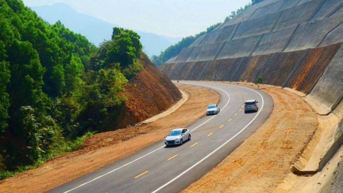 vì sao tuyến đường hồ chí minh qua 5 khóa quốc hội vẫn chưa được thông tuyến hình ảnh 1 vi sao tuyen duong ho chi minh qua 5 khoa quoc hoi van chua duoc thong tuyen hinh anh 1