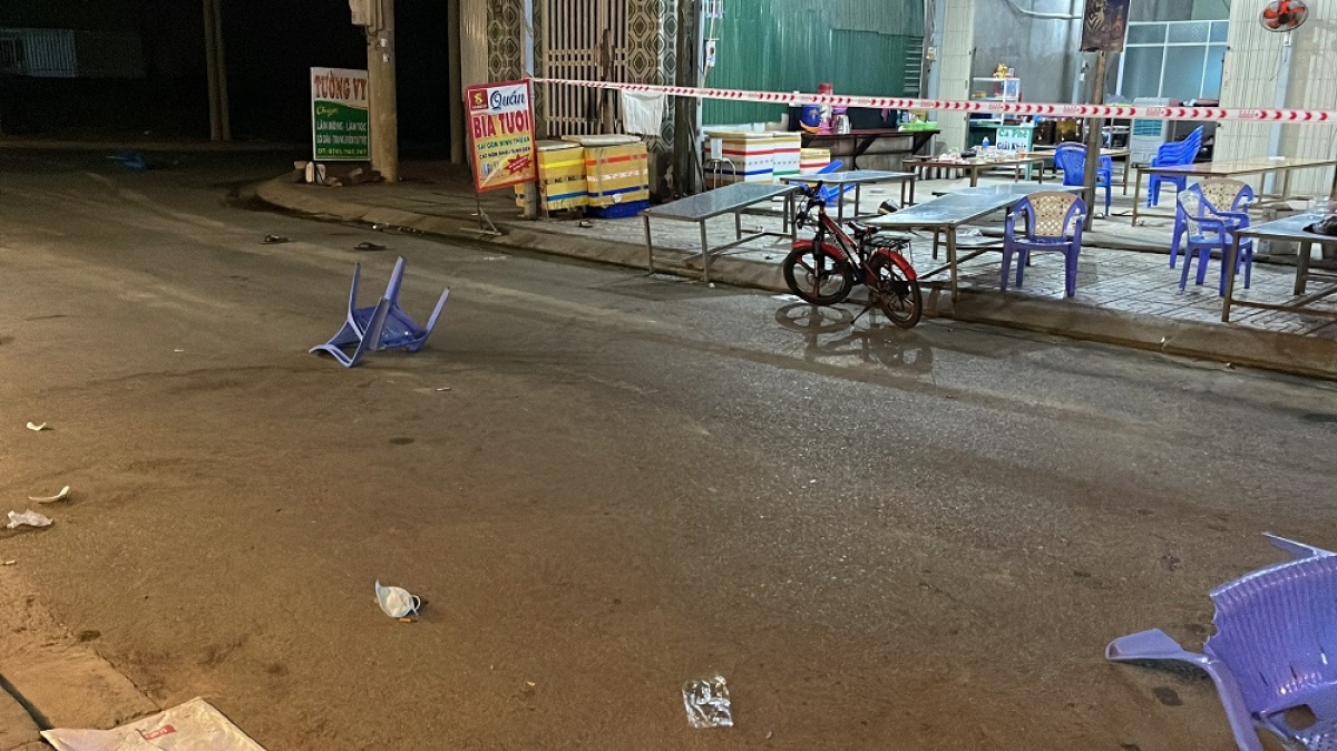 Đập ly bia vào đầu chủ quán nhậu, thanh niên bị đâm chết hình ảnh 1 Dap ly bia vao dau chu quan nhau, thanh nien bi dam chet hinh anh 1