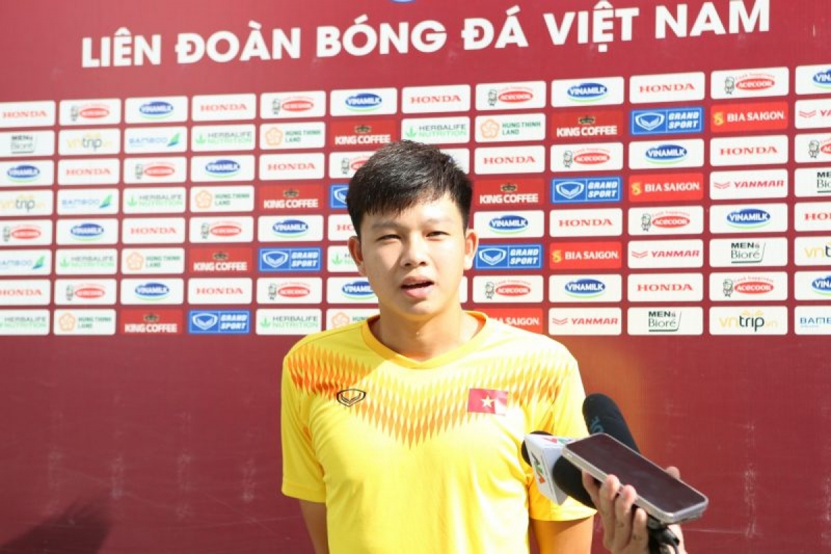 cau thu u19 viet nam muon hoc hoi loi choi cua phan tuan tai hinh anh 1