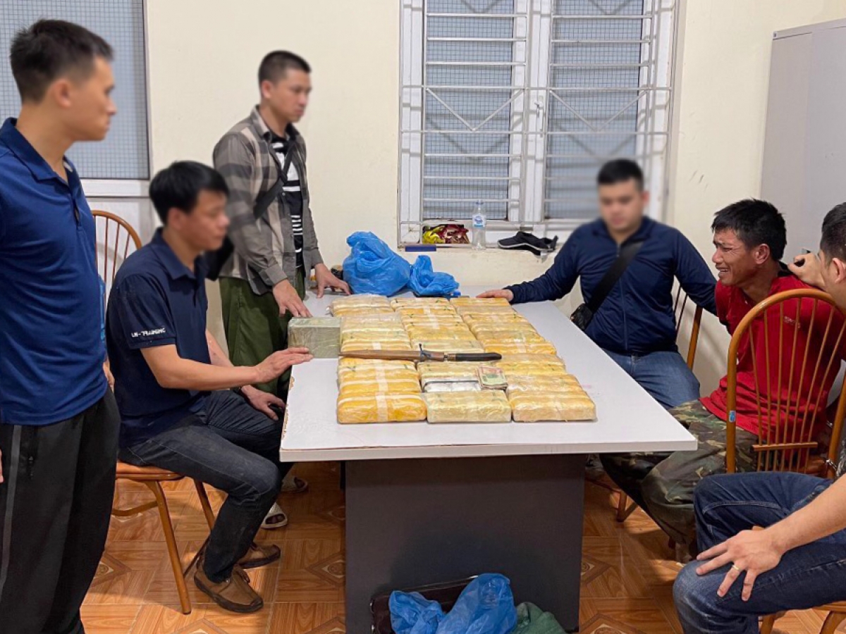 bắt 1 người nước ngoài mang theo số lượng lớn ma túy vượt biên vào việt nam hình ảnh 1 bat 1 nguoi nuoc ngoai mang theo so luong lon ma tuy vuot bien vao viet nam hinh anh 1