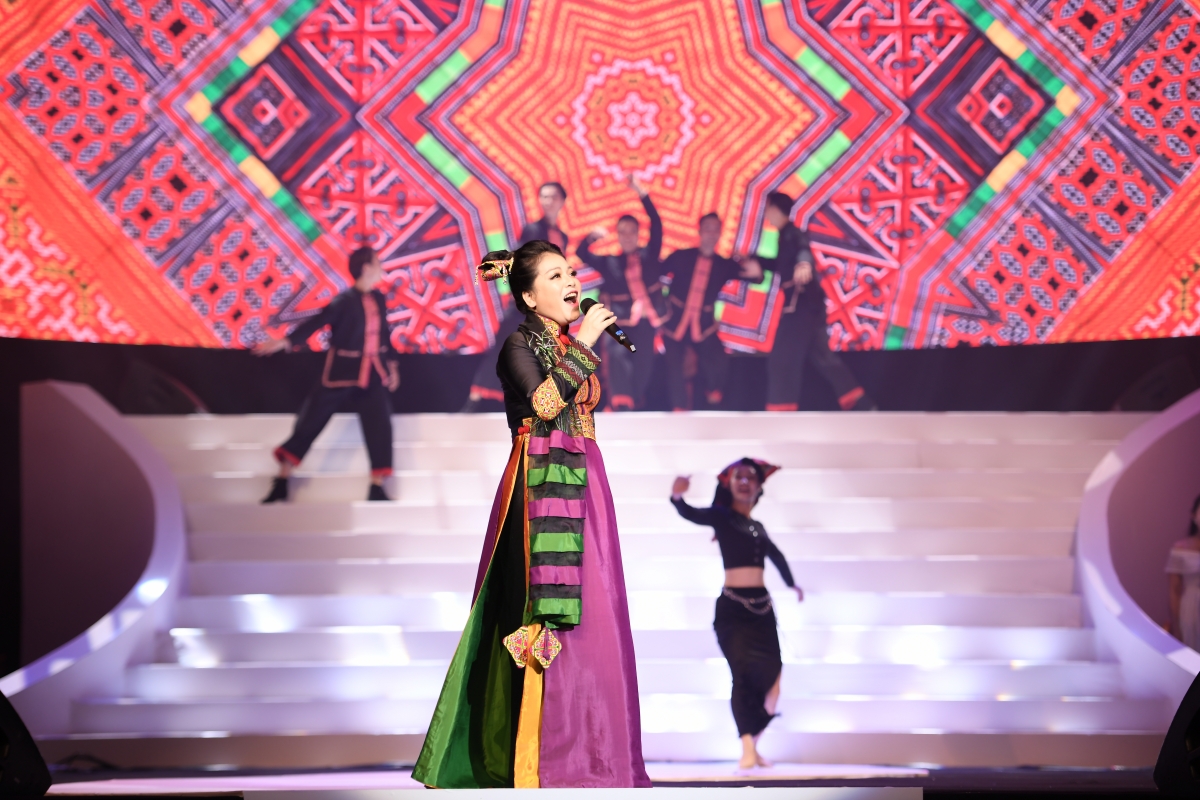  anh tho live concert 2022 - nang tho voi nhieu xuc cam hinh anh 4