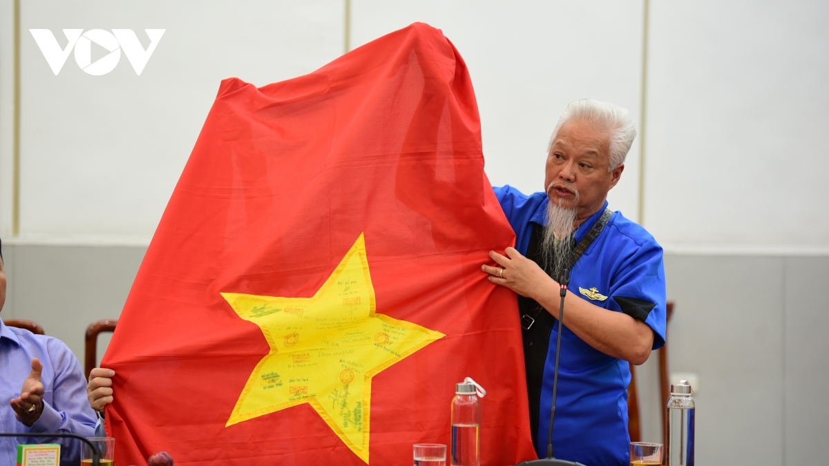 chuyen di dac biet cua kieu bao ra tham truong sa hinh anh 2