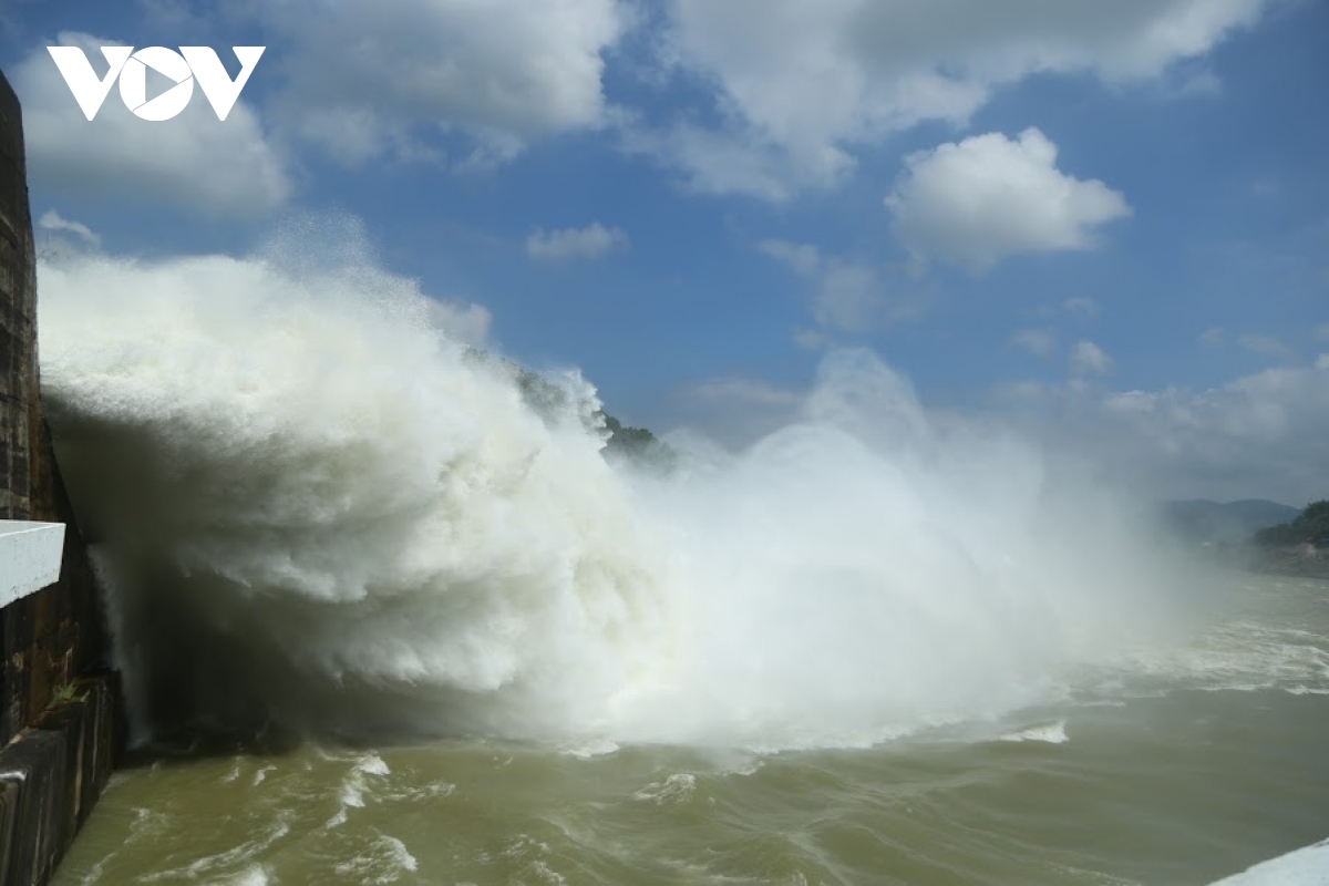 yeu cau ho thuy dien son la, hoa binh xa lu khi mua lon lam muc nuoc tang cao hinh anh 1