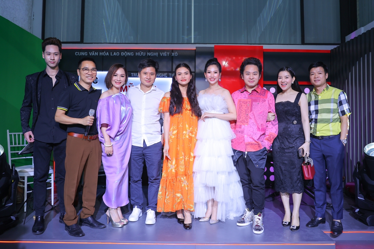 dan mc dinh dam vtv bat ngo hoi ngo chuc mung mc my van hinh anh 4