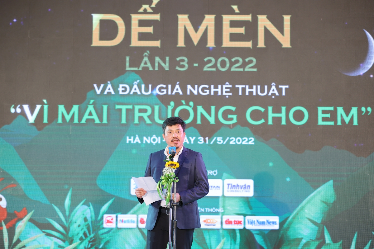 Nhà báo Lê Xuân Thành, Tổng Biên tập báo Thể thao và Văn hóa (TTXVN), Trưởng Ban tổ chức giải thưởng thiếu nhi Dế Mèn.