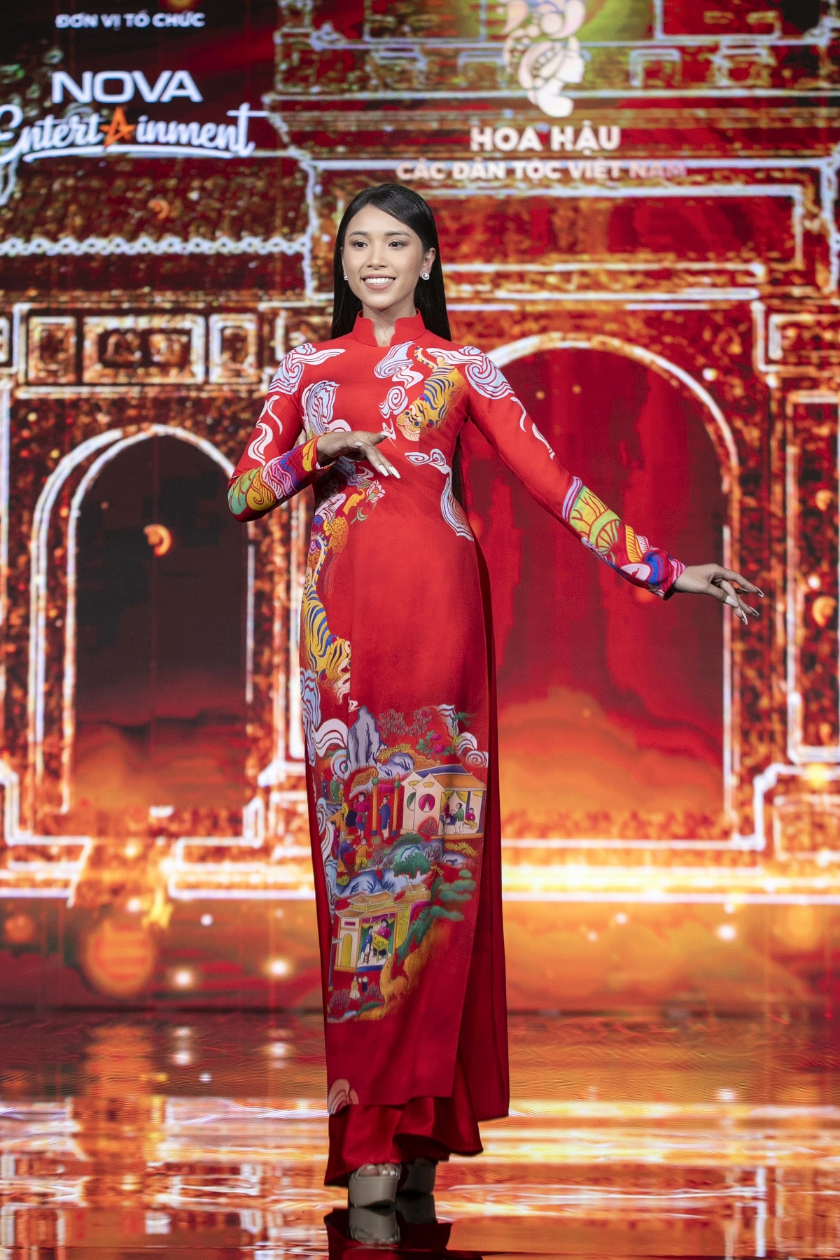 nhung guong mat an tuong cua hoa hau cac dan toc viet nam khu vuc phia bac hinh anh 4