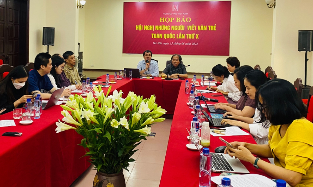 tiếp sức cho văn trẻ cần những hoạt động thiết thực hình ảnh 1 tiep suc cho van tre can nhung hoat dong thiet thuc hinh anh 1