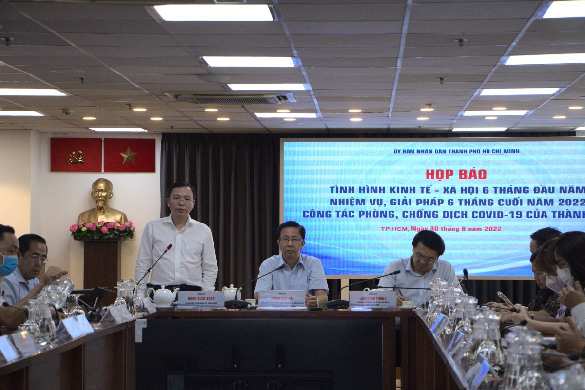 cong an tp.hcm chan chinh, han che tieu cuc trong cap cccd hinh anh 2