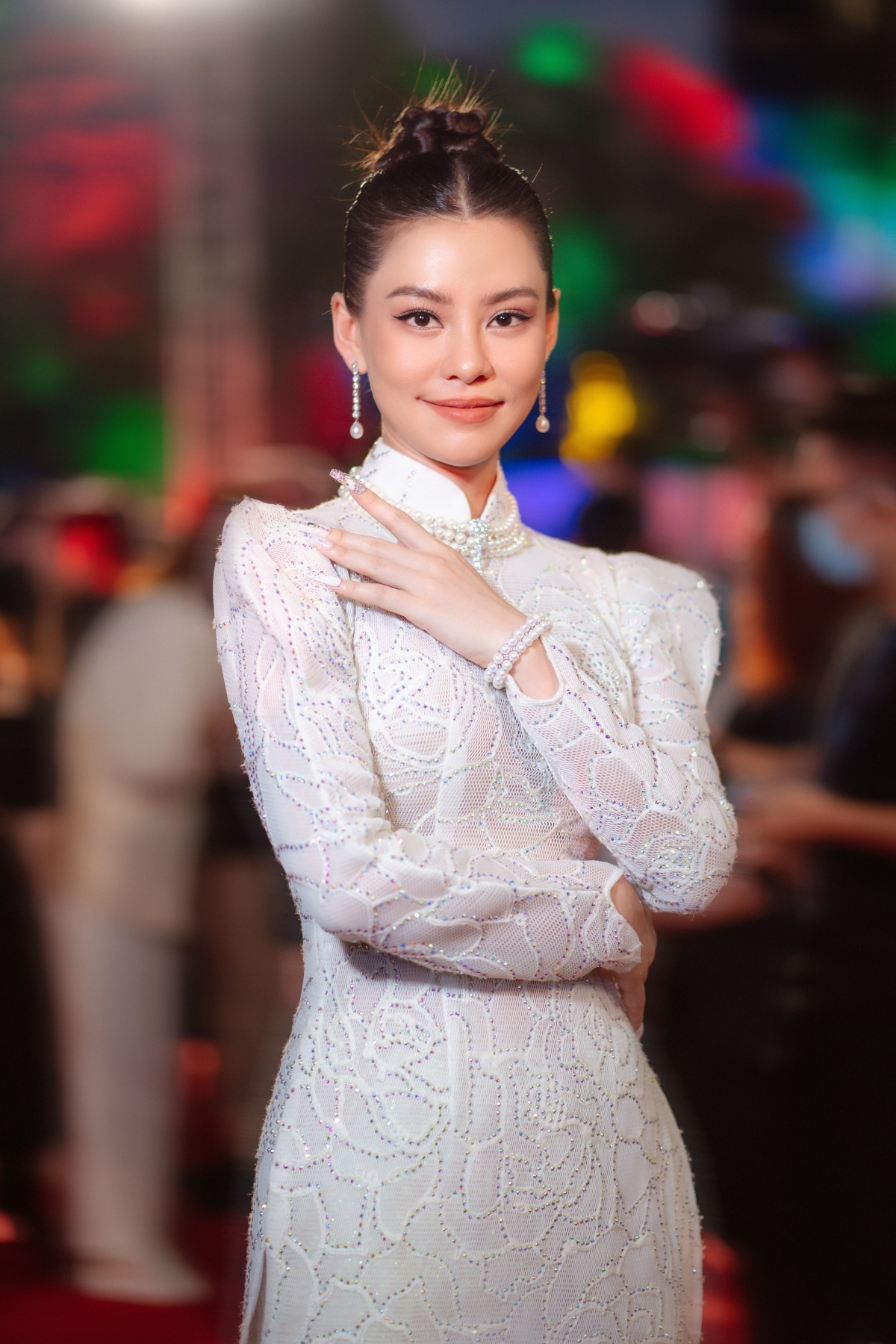 bui lan huong nhan mua loi khen khi vao vai danh ca khanh ly hinh anh 2