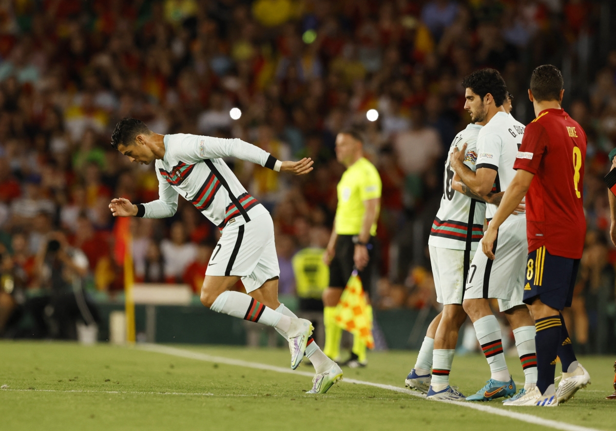 Ronaldo chỉ vào sân từ ghế dự bị ở trận này. (Ảnh: Reuters)