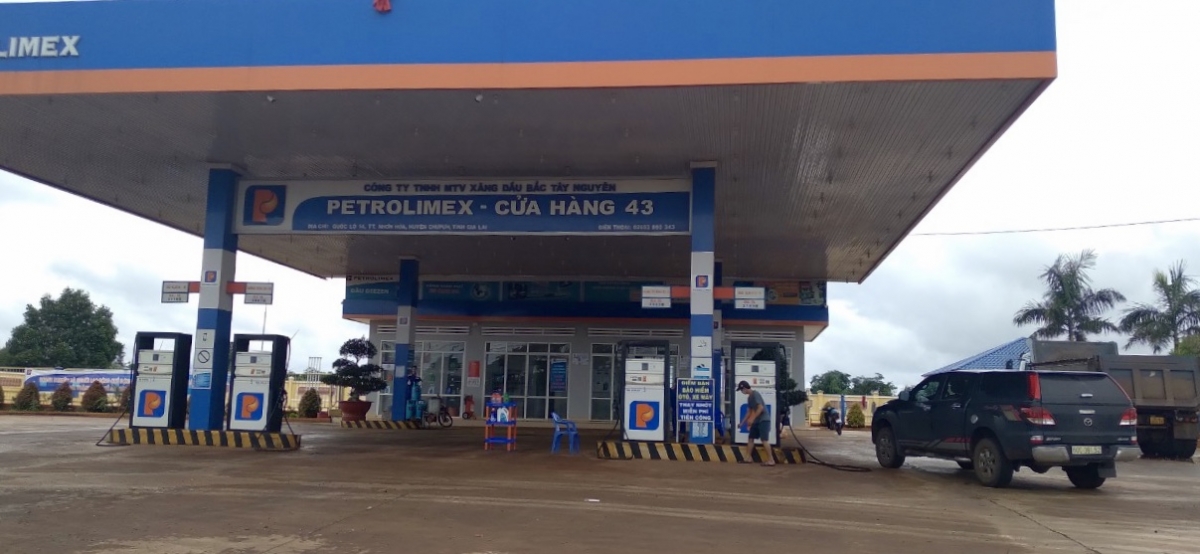 Khu đất 3.000 m2 đã được giao cho doanh nghiệp mở cây xăng nhiều năm nay. (Ảnh: Nguyễn Thảo)