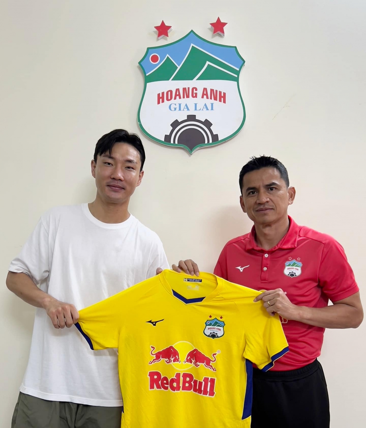 hagl có trung vệ ngoại thay thế kim dong su thi đấu v-league 2022 hình ảnh 1 hagl co trung ve ngoai thay the kim dong su thi dau v-league 2022 hinh anh 1