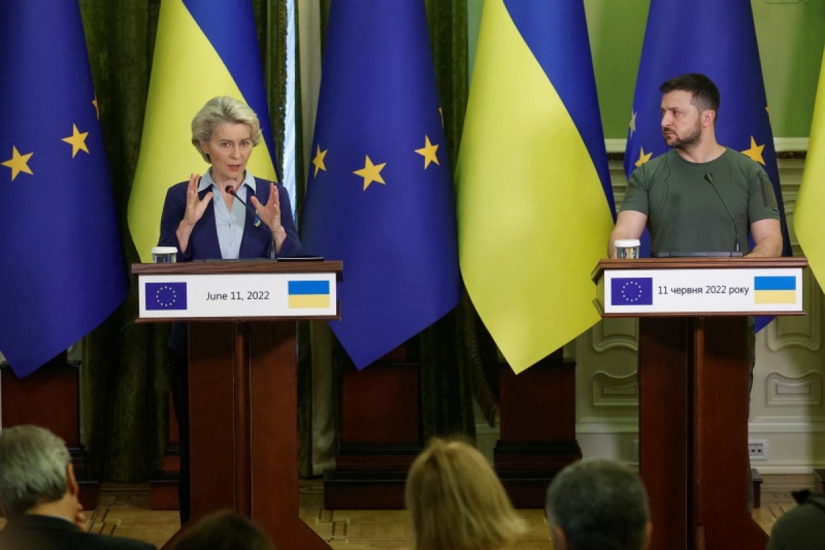 lanh dao chau Au o at tham kiev, eu ban chuyen ket nap ukraine hinh anh 1