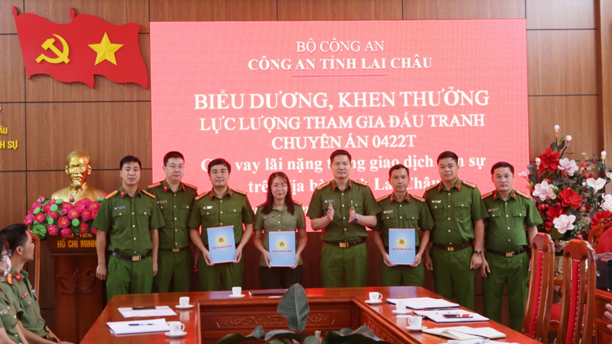 Lãnh đạo Công an tỉnh Lai Châu biểu dương, khen thưởng Ban Chuyên án.