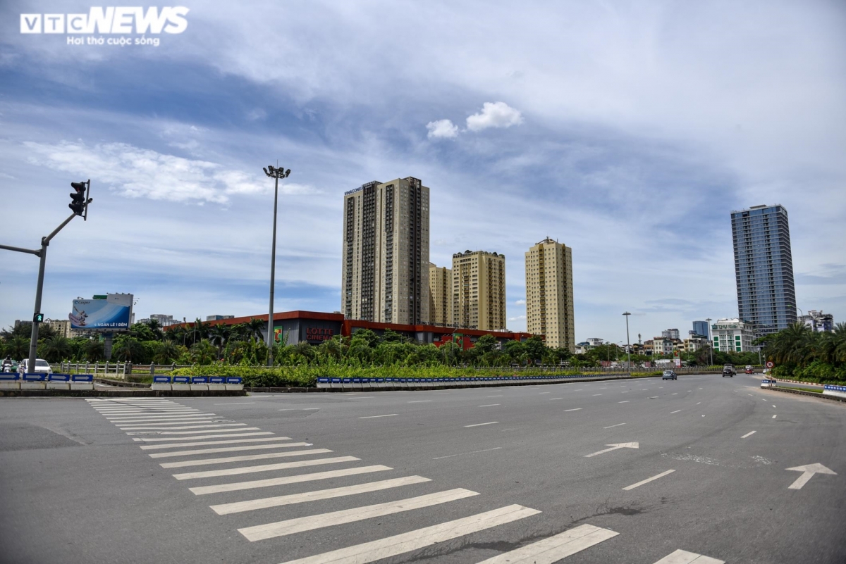 nguoi lao dong nhoc nhan muu sinh giua chao lua hon 40 do c o ha noi hinh anh 1