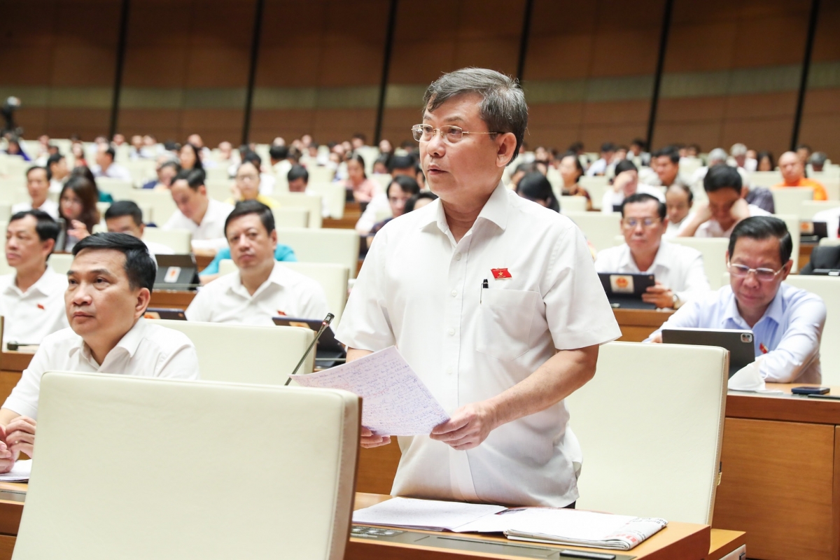 Đại biểu Lê Minh Trí - Viện trưởng Viện KSND tối cao phát biểu trên hội trường