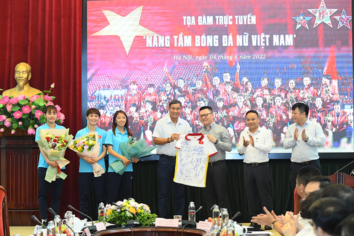 hlv mai Đức chung lên tiếng về khả năng dẫn dắt Đt nữ việt nam ở world cup hình ảnh 1 hlv mai Duc chung len tieng ve kha nang dan dat Dt nu viet nam o world cup hinh anh 1