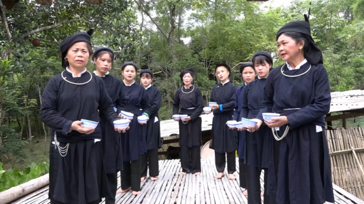 Độc đáo điệu múa bát của người tày bắc kạn hình ảnh 1 Doc dao dieu mua bat cua nguoi tay bac kan hinh anh 1