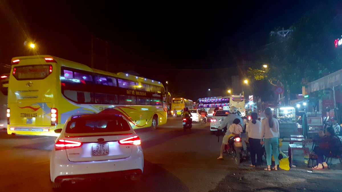 tp.hcm giai quyet tinh trang e khach o ben xe lon nhat ca nuoc hinh anh 2